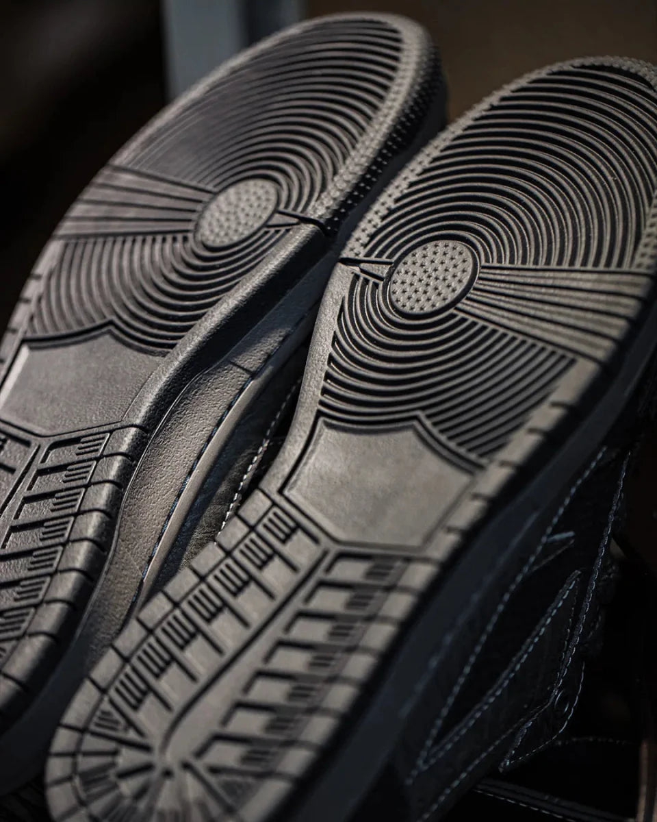 Plissken Low-Top Sneaker