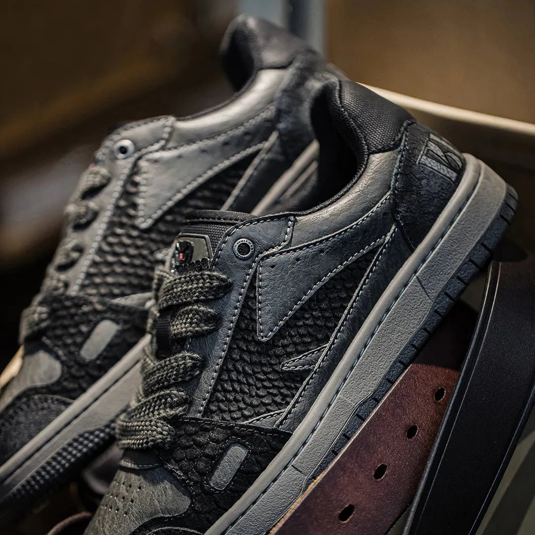 Plissken Low-Top Sneaker